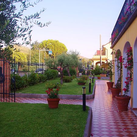 Victoria Resort Ашеа Экстерьер фото